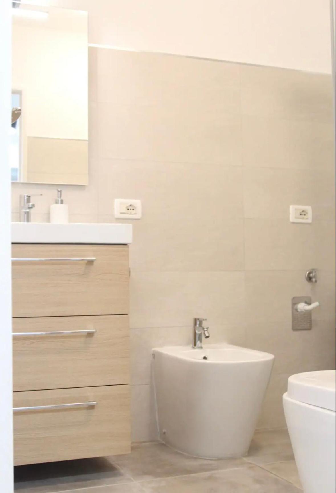 Beach Studio Juan Les Pins Apartment อองทีบส์ ภายนอก รูปภาพ